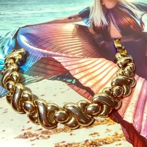 Vintage beauty, 7” Gold tone Link bracelet…